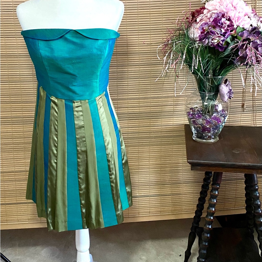Iridescent mermaid colors, strapless perfect for Derby, garden party - Picture 1 of 14